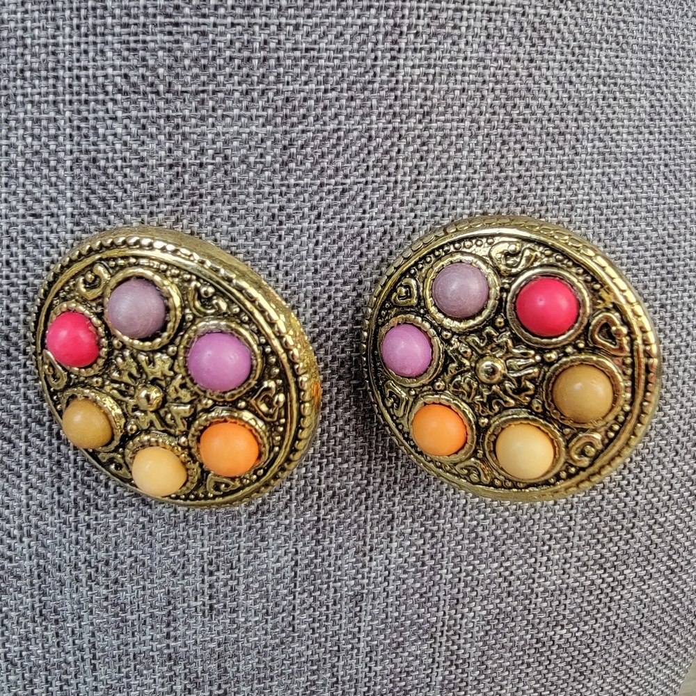 Two pairs of Vintage Clip On Earrings - Picture 3 of 12